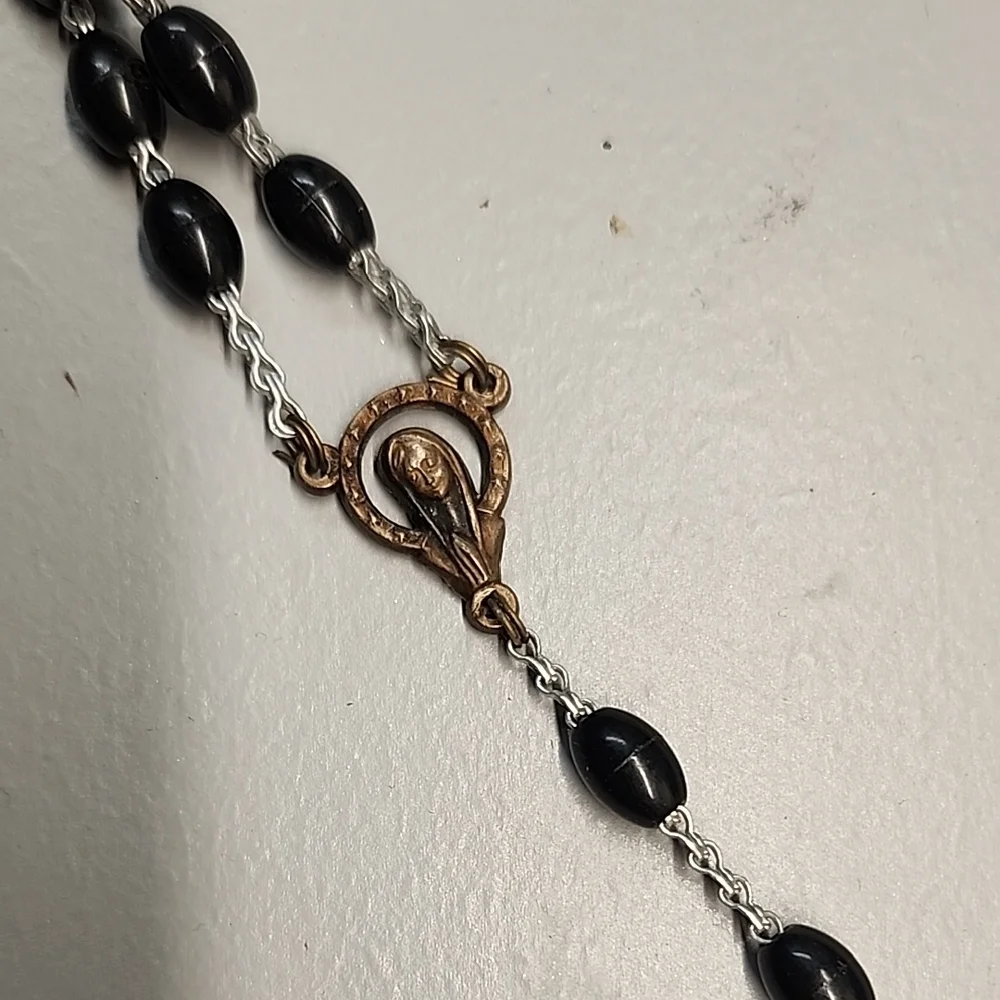 Vintage Black Beaded Rosary | Italy | Catholic Prayer Beads | Crucifix - Picture 4 of 7